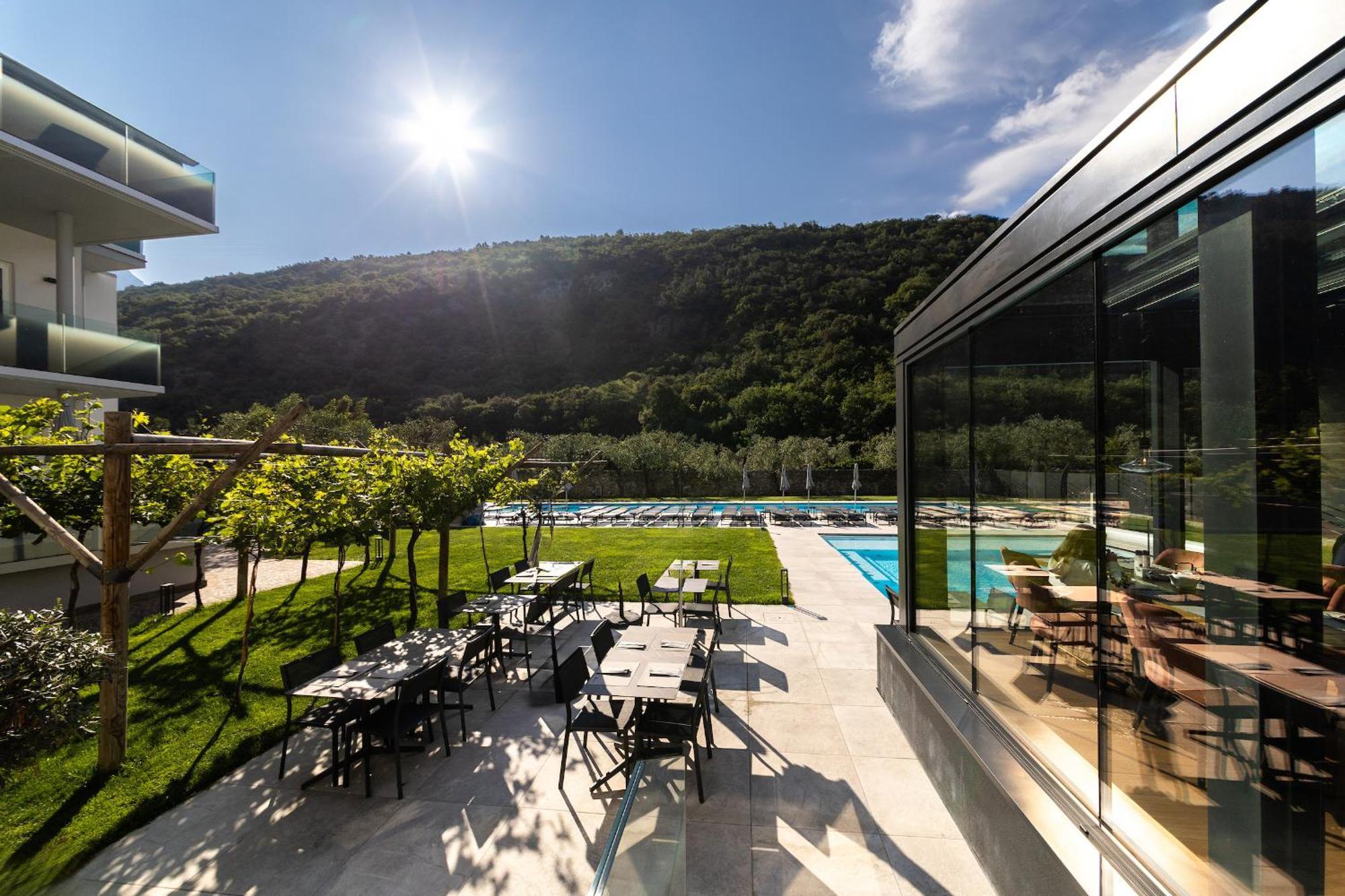 Aktivhotel Santalucia Torbole Sul Garda Exterior foto